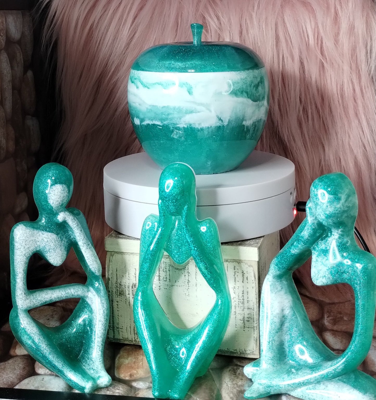 Thinkers/ Trinkets/Apple/Modern Art/Bookshelf/Resin Sculpture